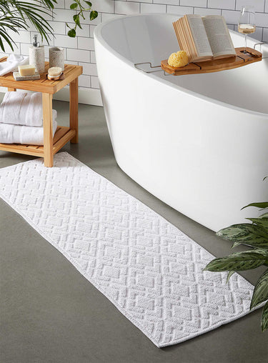 Large embossed diamond bath mat